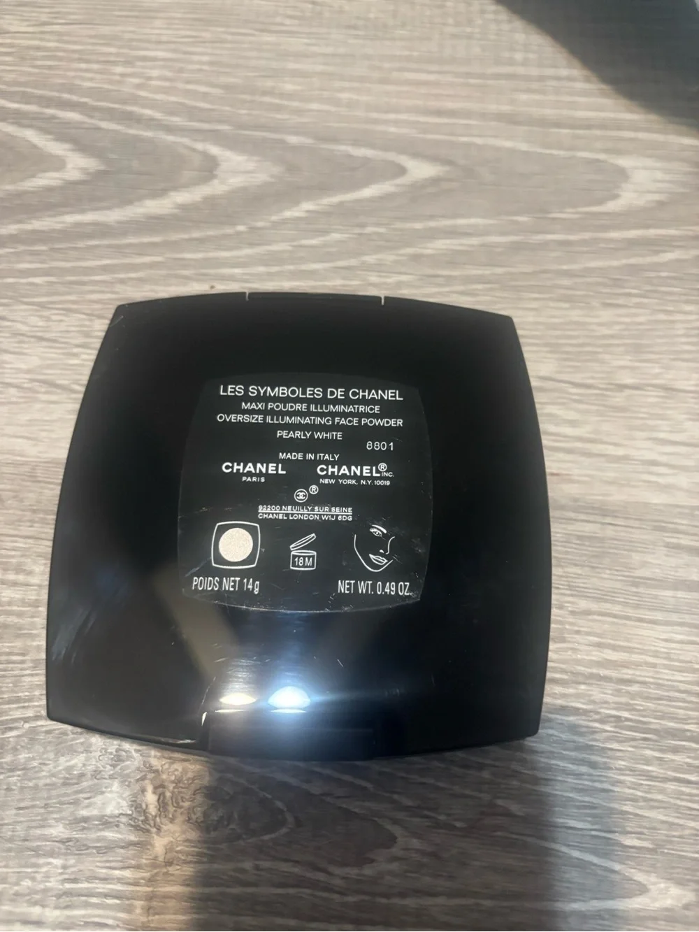 CHANEL Highlighter Compact in Pearl White